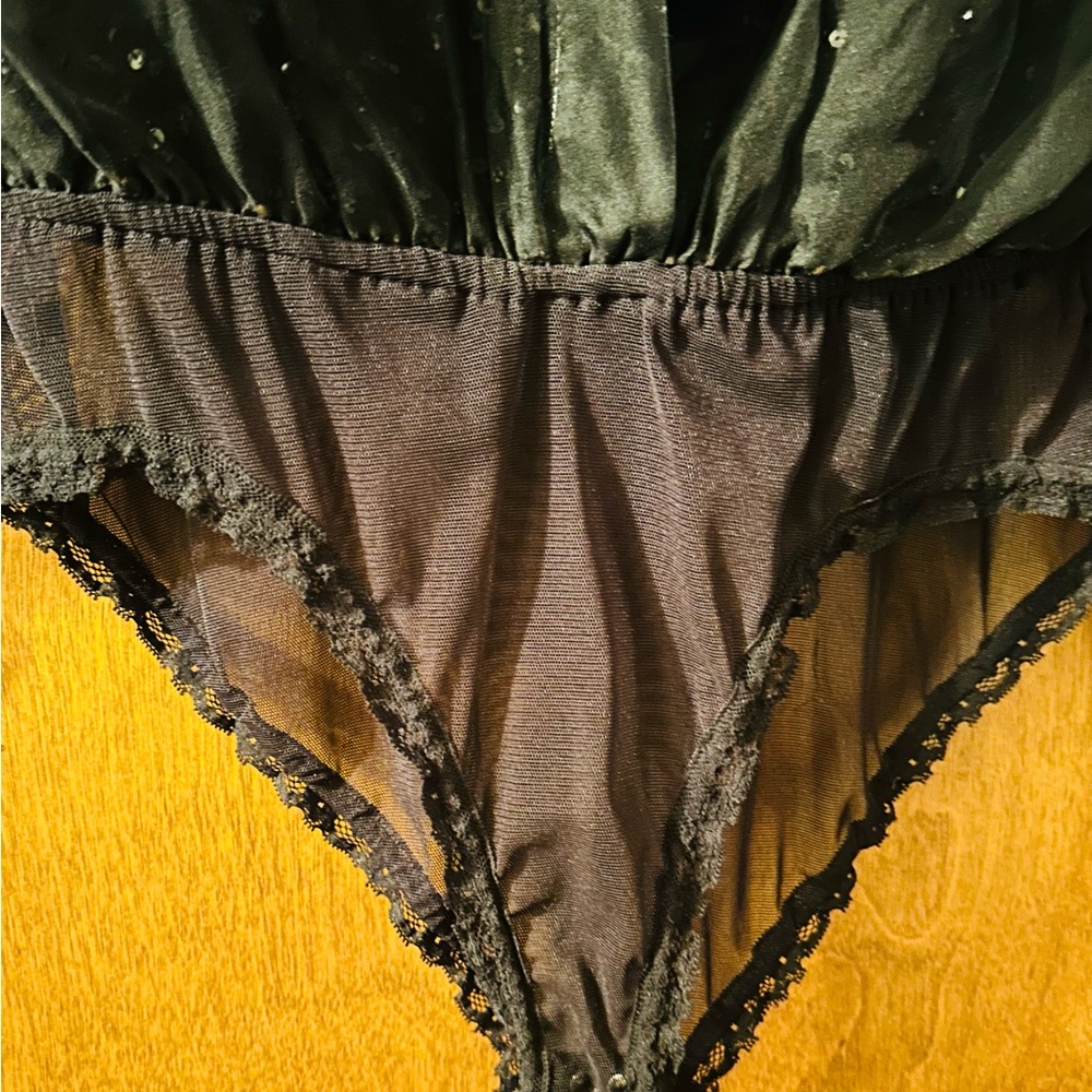 EMANUEL Bodysuit in black with sequin bling camisole. Size 8 - Picture 4 of 6